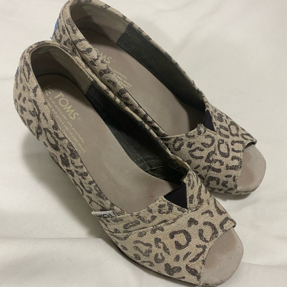 Wedge Toms Shoes. Tan and Grayish. Size 6